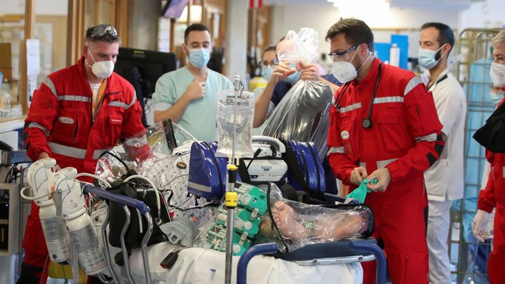 Kvůli koronaviru se zvýšila roční úmrtnost, v Německu dokonce o čtvrtinu