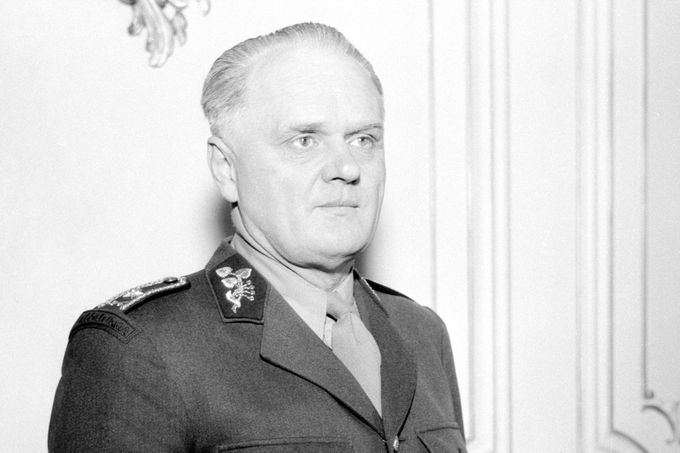 Československý generál justiční služby, předseda československé delegace v Norimberském tribunálu pro potrestání válečných zločinů.