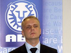 Bratr Víta Bárty Matěj je v současné době generálním ředitelem ABL. 