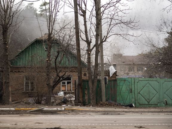 Střelba ve městě Irpiň nedaleko Kyjeva, zachycená fotografem Aktuálně.cz Jakubem Plíhalem. 