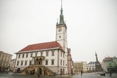 Dívka zemřela po pádu z věže v Olomouci, bylo jí 17 let
