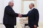 Povolte nám novou jadernou elektrárnu a pomůžeme vám, žádá Lukašenko Putina