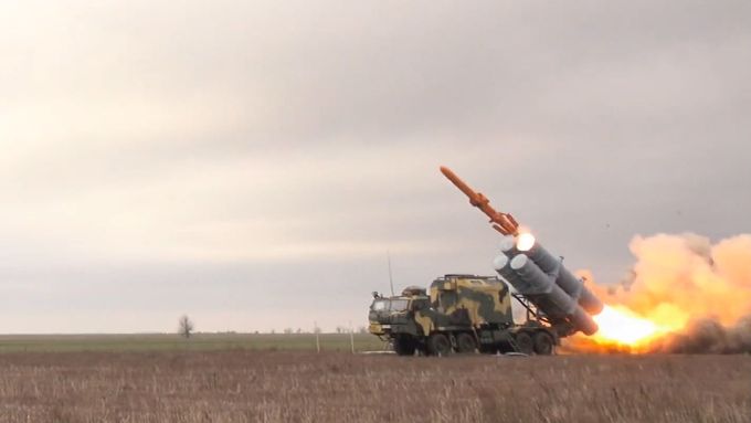 Takto Ukrajina zničila oceňovaný ruský protiletadlový systém S-400 svoji střelou Neptun.