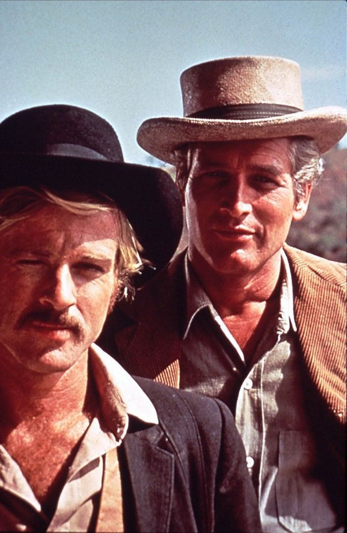 Američtí herci Robert Redford a Paul Newman, kteří  ve filmu "Butch Cassidy a Sundance Kid" ztvárnili dvojici ikonických lupičů.