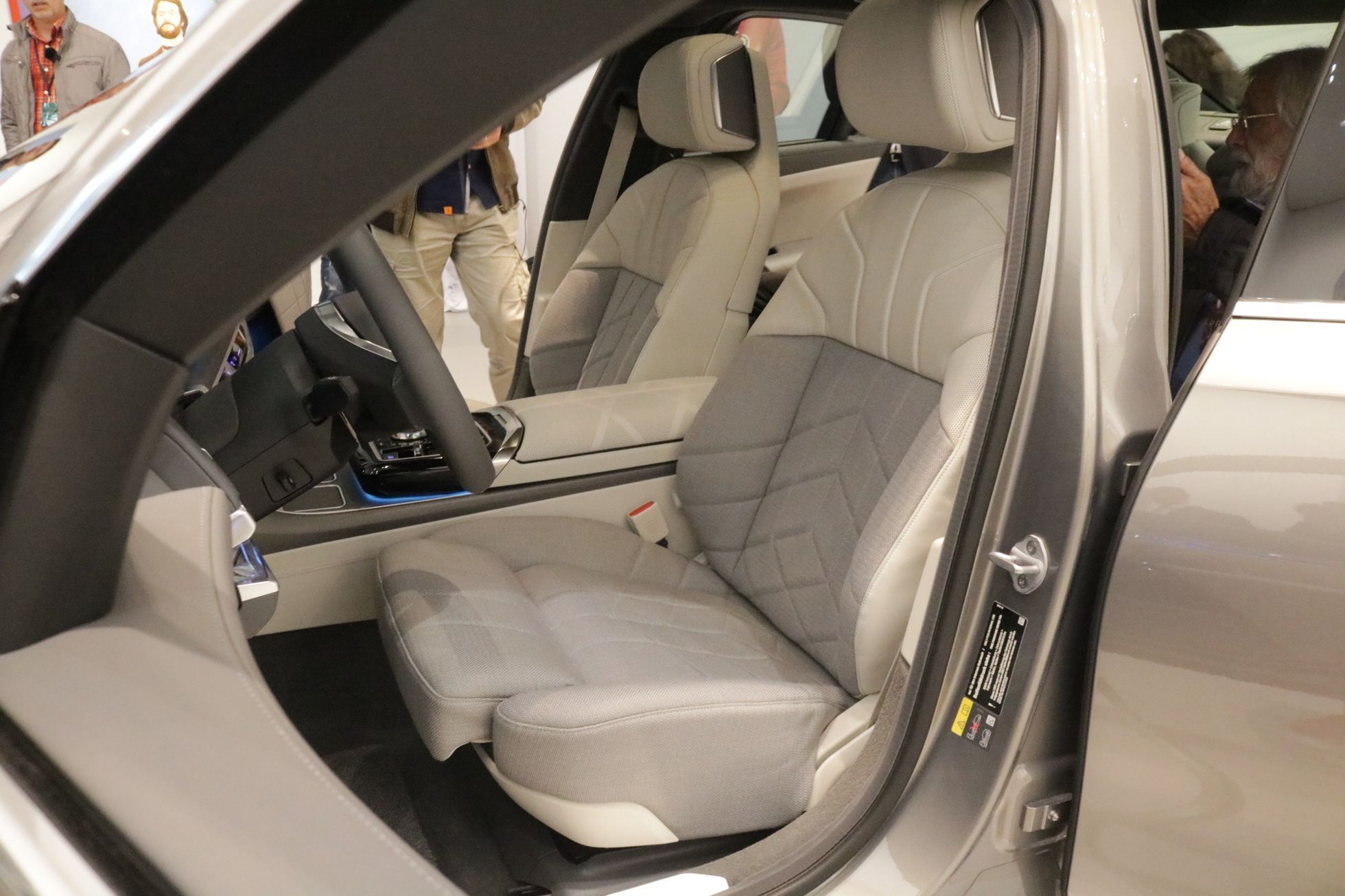 BMW i7
