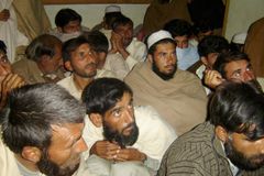 Taliban využil krize v Pákistánu, jeho vojska útočí