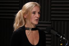 "Ženy toho zvládnou hodně, hejtům se směju." Farmářka s motorovkou boří stereotypy