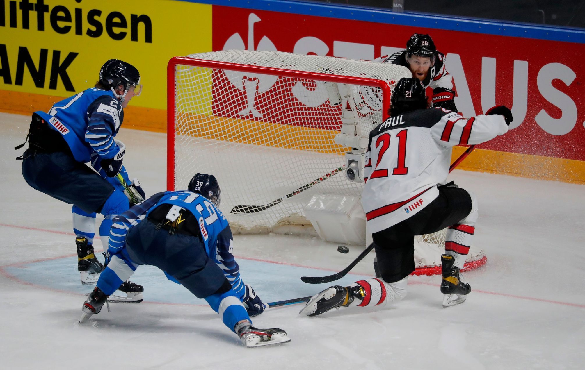 Nick Paul dává vítězný gól Kanady ve finále Finsko - Kanada na MS 2021