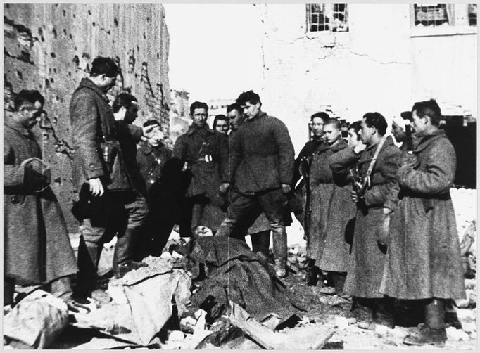 STALINGRAD FUNERAL Funeral of a Soviet soldier amidst the ruins of the contested city Date: 1942-43 Source: Unattributed photograph MELEDIN COLLECTION