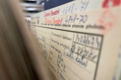 "Soudruh jest politicky uvědomělý. Zásady dělnické třídy hájí." Tajemství sálu 118