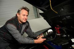 Zlatý mechanik Porsche pracuje v Praze!