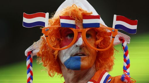 Nizozemský fanoušek v zápase MS 2022 Senegal - Nizozemsko