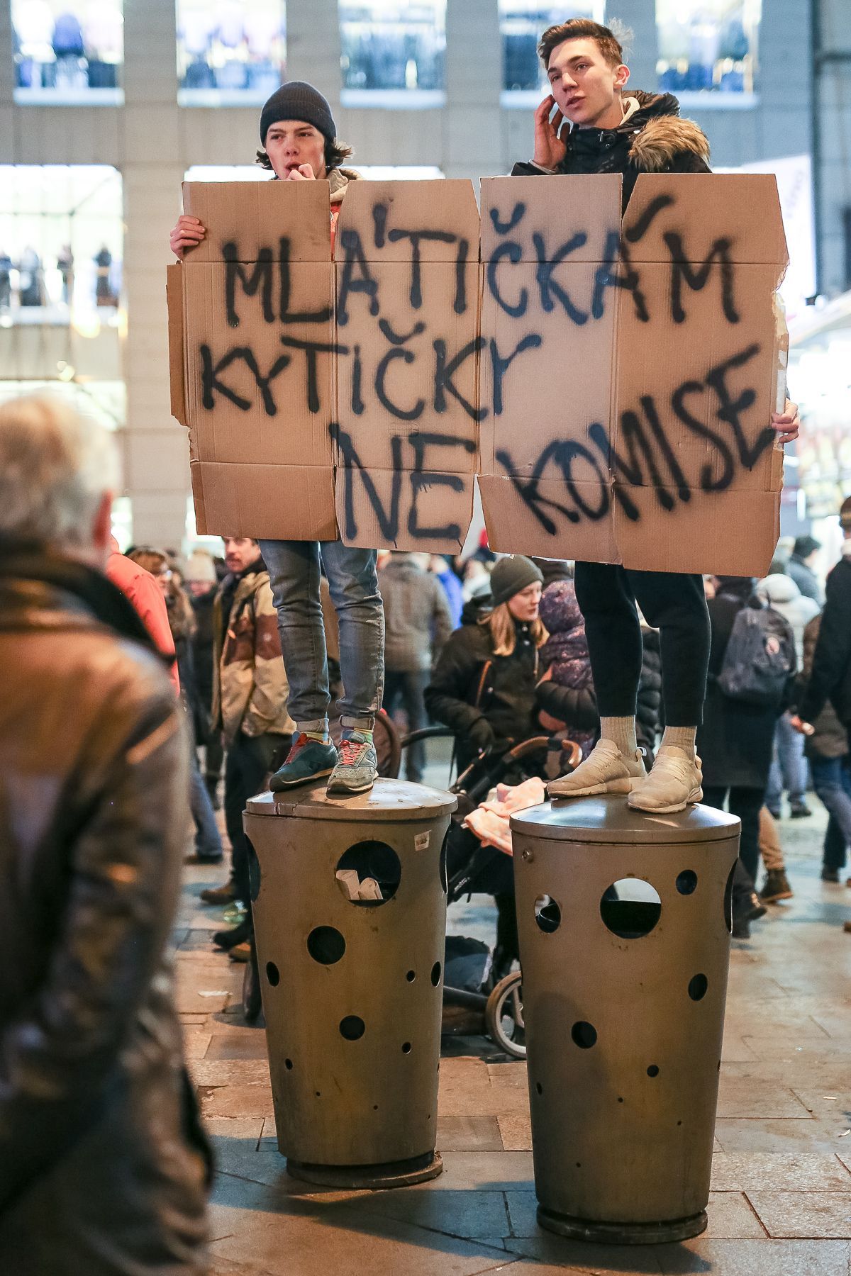 Demonstrace proti Ondráčkovi a Babišovi v Praze na Václavském náměstí