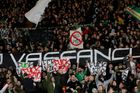 Fanoušci Lazia hajlovali v ulicích Glasgow, Celtic reagoval pověšeným Mussolinim