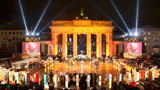 Loňské oslavy dvacátého výročí pádu Berlínské zdi.
