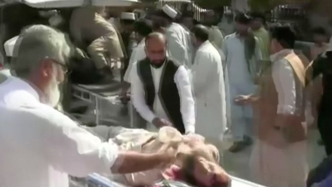 Na demonstraci v afghánské provincii Nangarhár zemřelo po sebevražedném atentátu téměř 70 lidí.