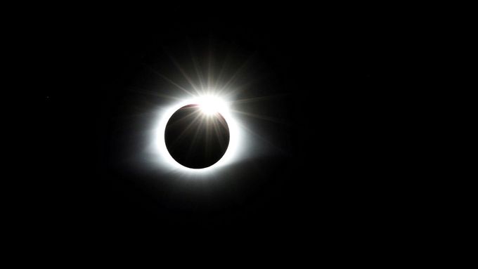 Jev zvaný diamantový prsten byl k vidění v Národním parku Great Smoky Mountains v Tennessee.