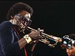 Trumpetista Miles Davis vstoupí  v roce 2006 do Síně slávy rokenrolu
