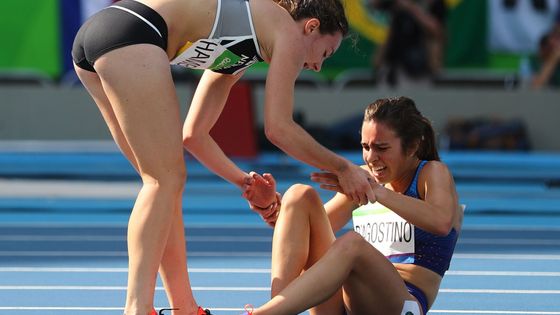 Vytrvalkyně Američanka Abbey D'Agostinová a Nikki Hamblinová se postaraly o největší příběh olympiády.