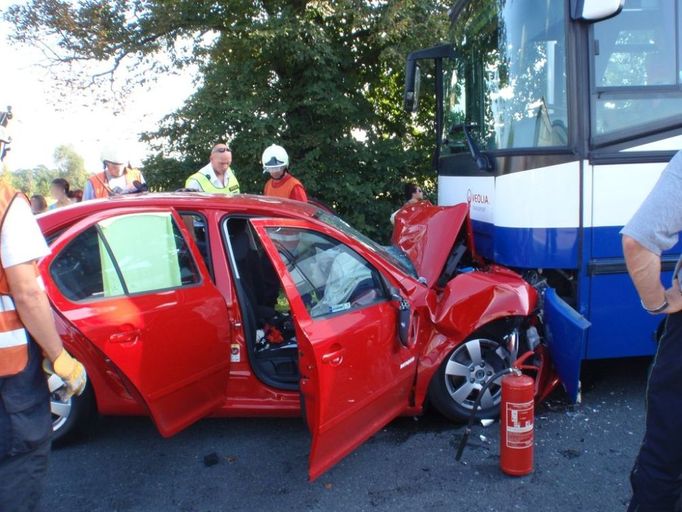 K vážné dopravní nehodě došlo v Hradcki Králové v neděli 22. srpna v odpoledních hodinách.