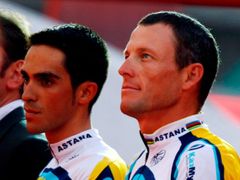 Dlouholetý Hincapieho ´šéf´ Armstrong (vpravo) a Contador