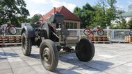 Traktor Svoboda DK12 (tedy Diesel Kar, číslo odpovídá výkonu v koňských silách). Jde o kousek vyrobený v roce 1941.