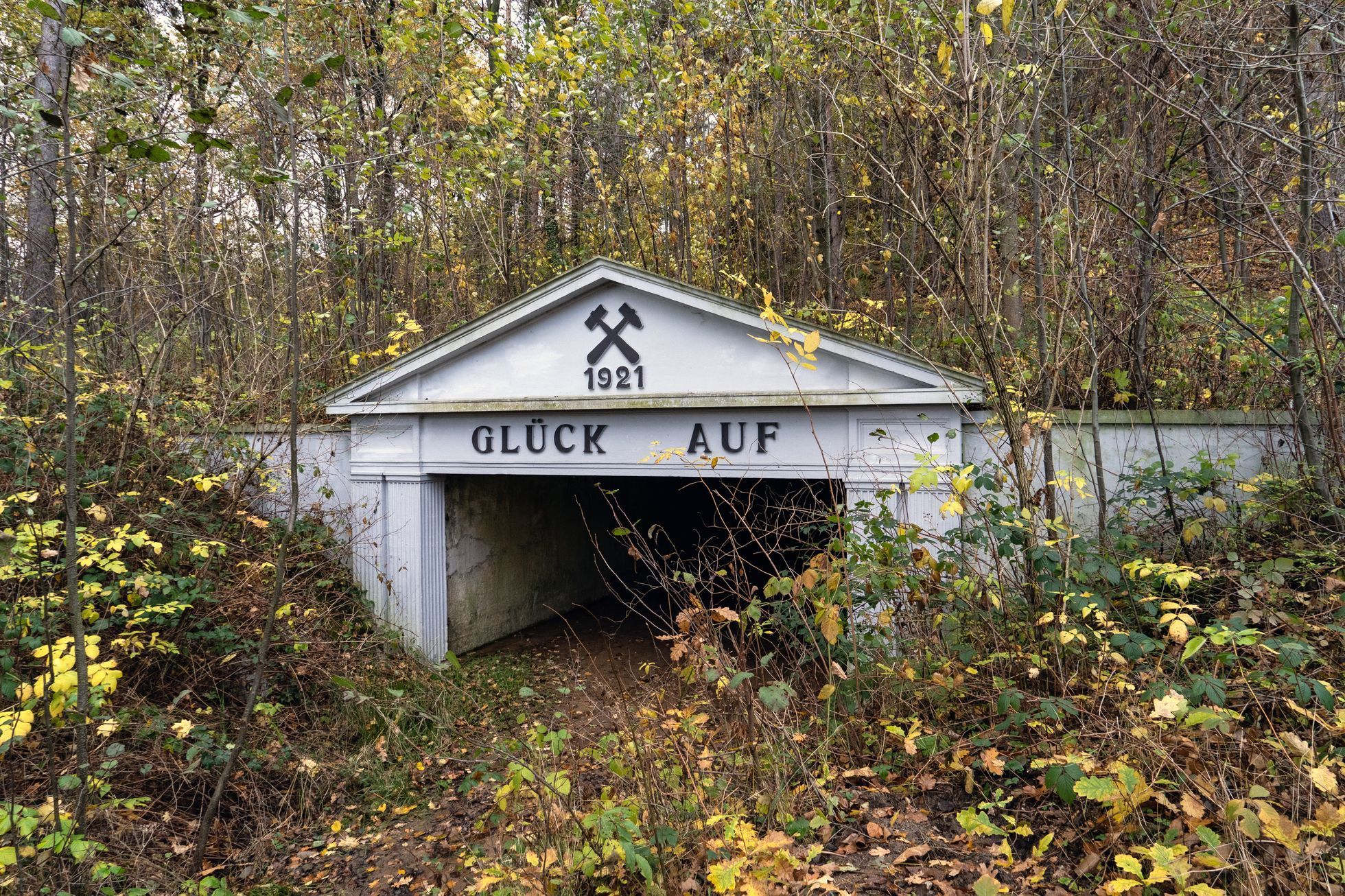 Fotografický průvodce po mizejících a zapomenutých místech českého Slezska, kniha, Ondřej Durczak, ITF, Magazín