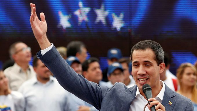 Zrušení imunity se týká sedmi opozičních poslanců, kteří minulý týden podpořili výzvu opozičního vůdce Juana Guaidóa ke svržení vlády.