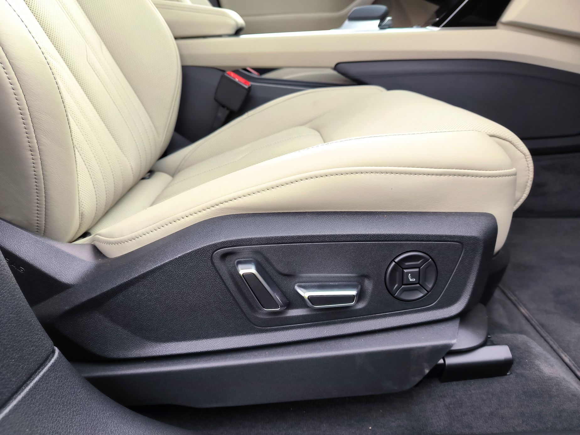 Audi Q8 55 e-tron (2023)