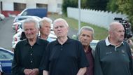 S držitelem Zlatého míče z roku 1962 se přišel rozloučit mimo jiné bývalý náčelník Dukly a šéf československé fotbalové asociace Rudolf Kocek.