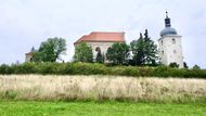 Kostel nad Labským údolím je specifický svou architekturou a v minulosti připomínal spíš opevněné návrší. Pětiboká kaple se stavitelsky podobá barokním bastionům a nedaleká zvonice nemá téměř žádná okna. Autorem návrhu byl pravděpodobně jeden z nejvýznamnějších vojáků 17. století Johann de La Croon, který řešením stavby pověřil architekta Carla Luraga.