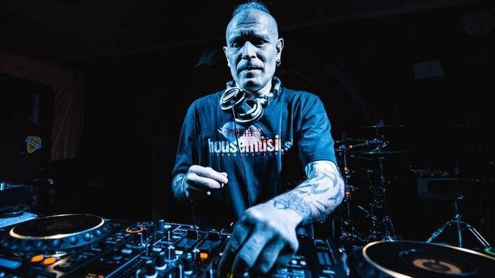 Zemřel DJ Tráva. Českému průkopníkovi taneční muziky bylo šedesát let; Zdroj foto: Facebook DJ Tráva