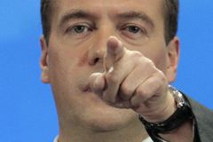 Medveděv chce změnit zákon, navrhuje nucené práce