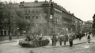 Praha-Smíchov, 6. května 1945. Legendární sovětské tanky T-34 dorazily do Prahy o tři dny dříve než ty z Rudé armády. Jen na nich neseděli rudoarmějci, nýbrž Rusové či Ukrajinci v uniformách wehrmachtu.