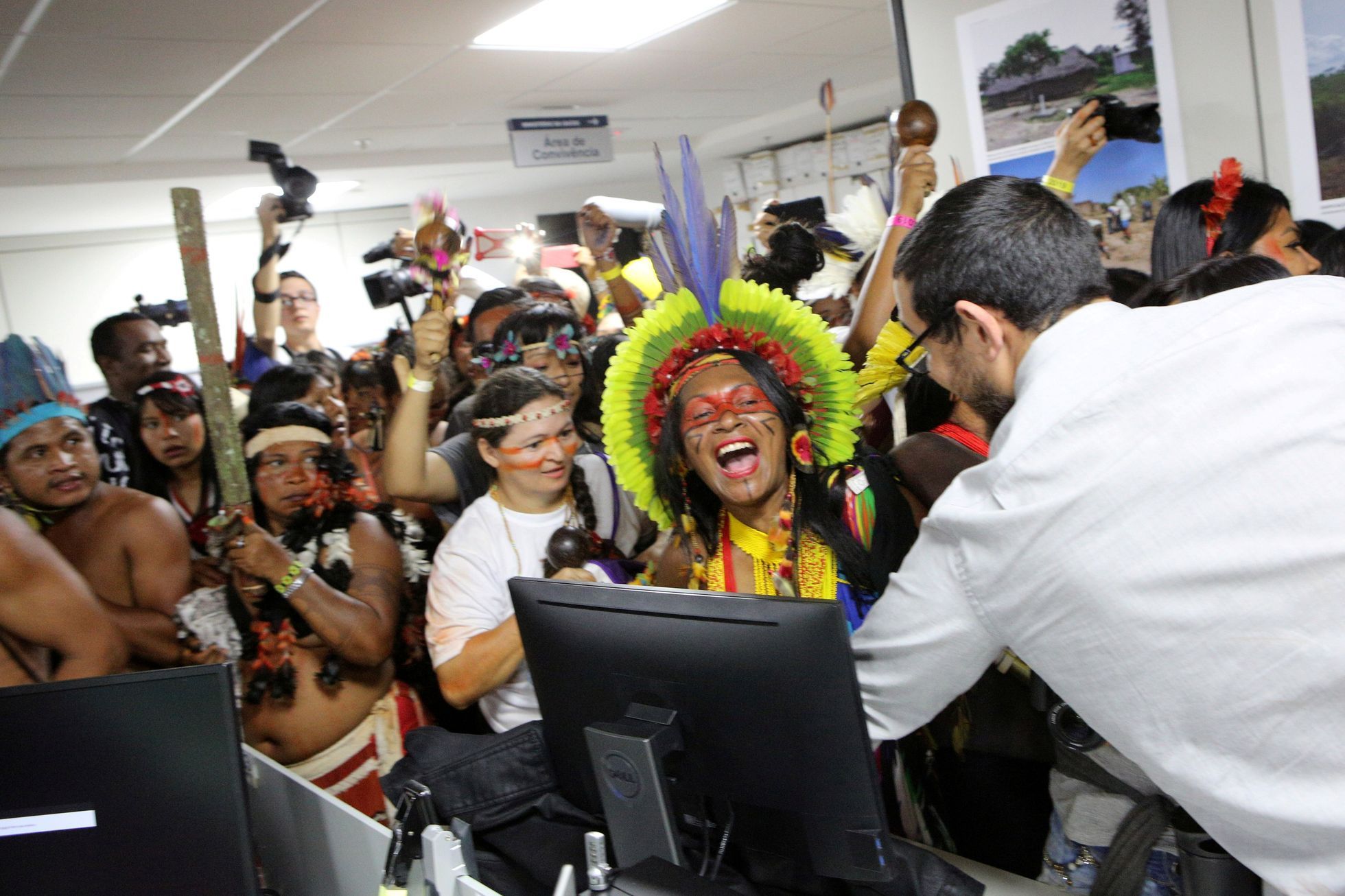 Pochod domorodého obyvatelstva v brazilské metropoli proti politice Jaira Bolsonara