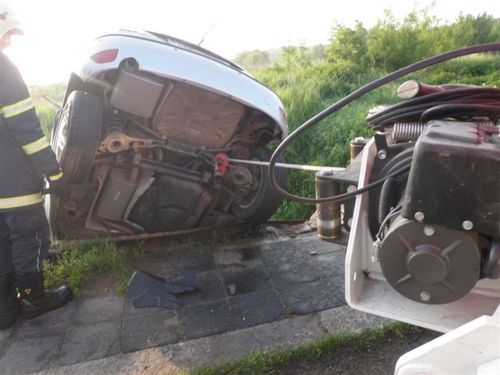 Auto prorazilo u Měnína na Brněnsku most