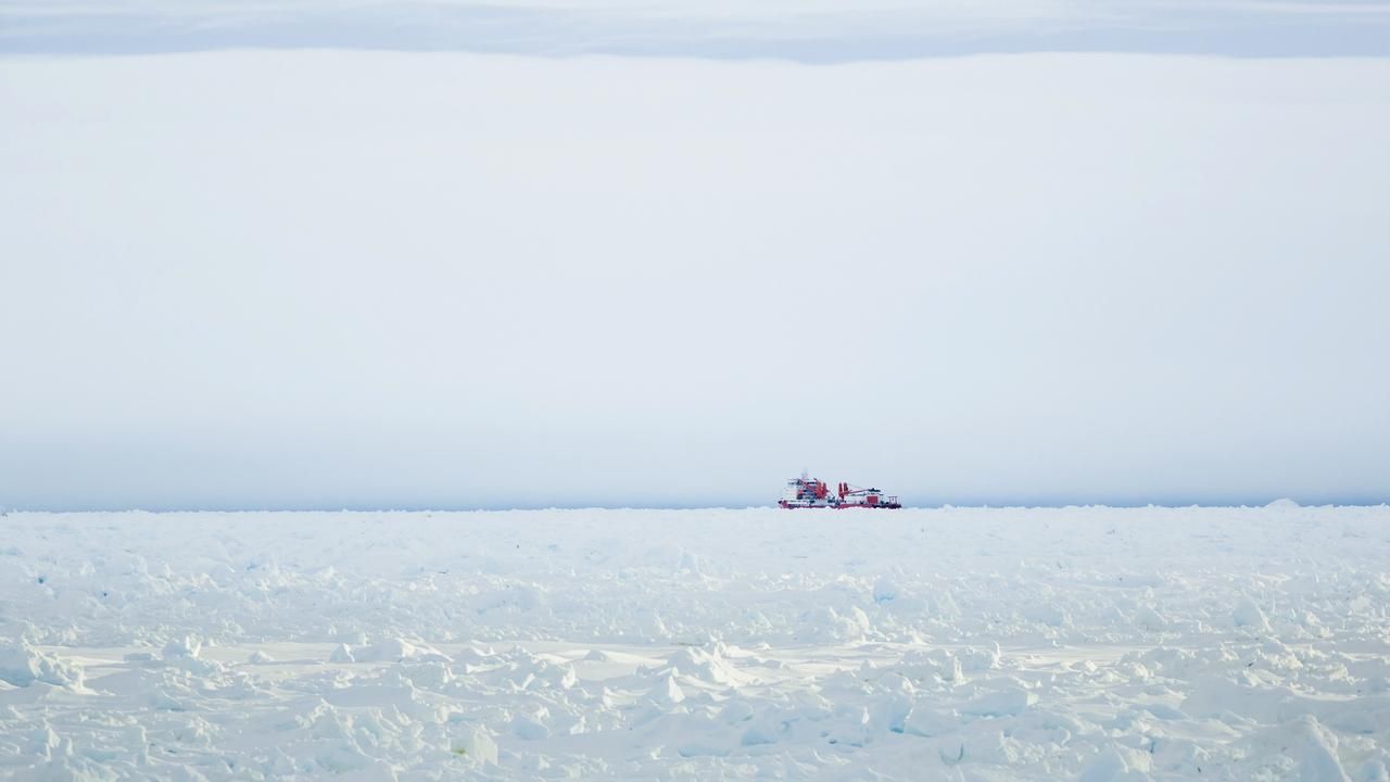 Antarktida - Čína - ledoborec - Sněžný drak
