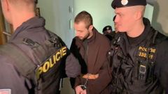 Podezřelí z přepadení benzínky v Nelahozevsi jdou k soudu