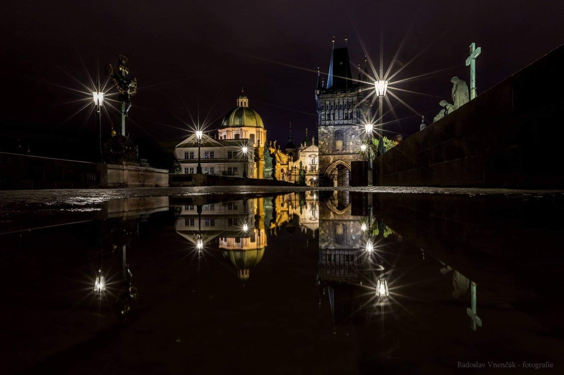 Radoslav Vnenčák: Praha v zrcadle