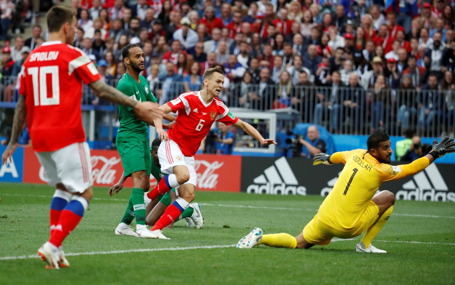 Denis Čeryšev z Ruska dává gól na 2:0 v zápase se Saúdskou Arábií na MS 2018
