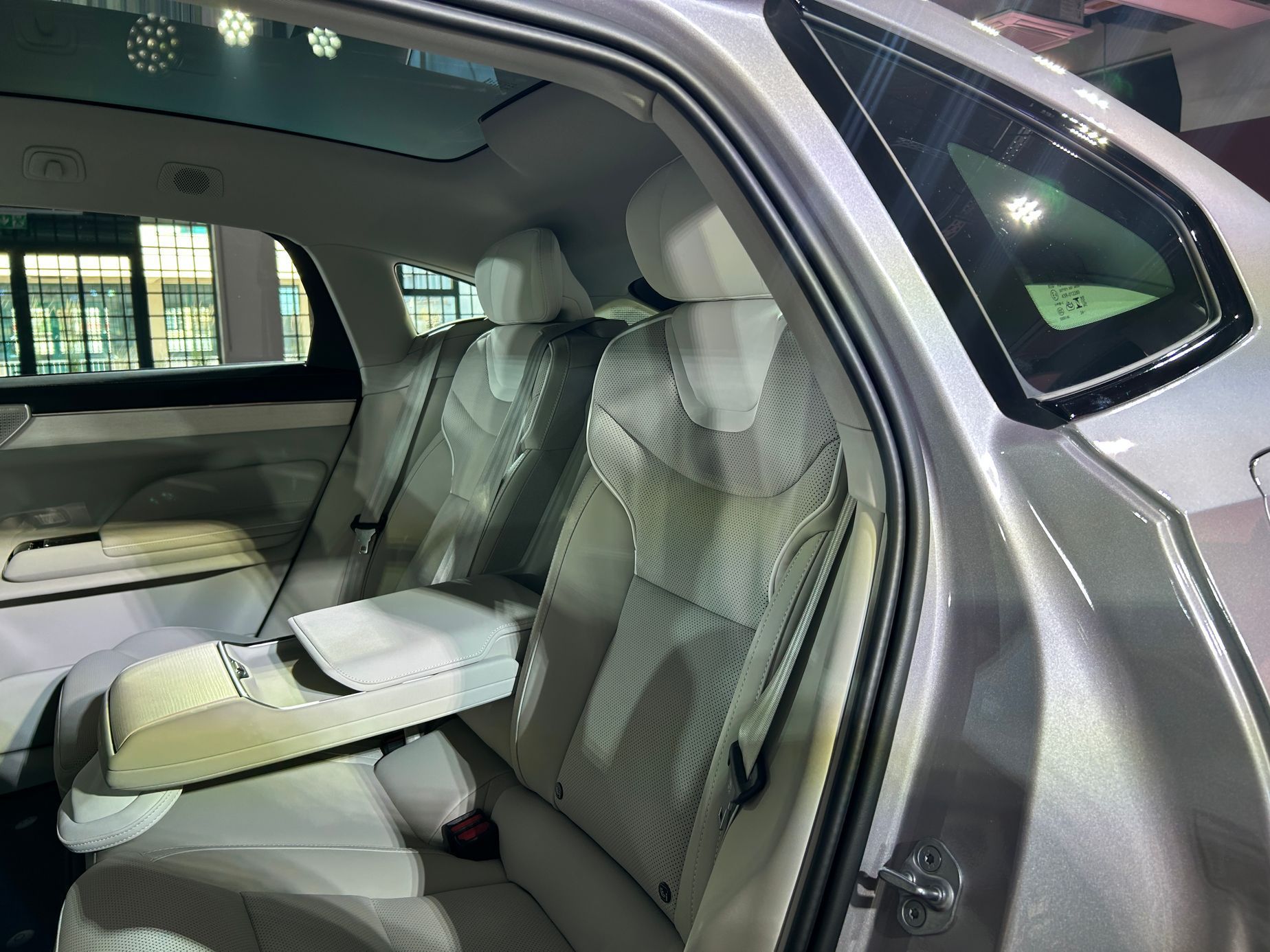 Volvo ES90