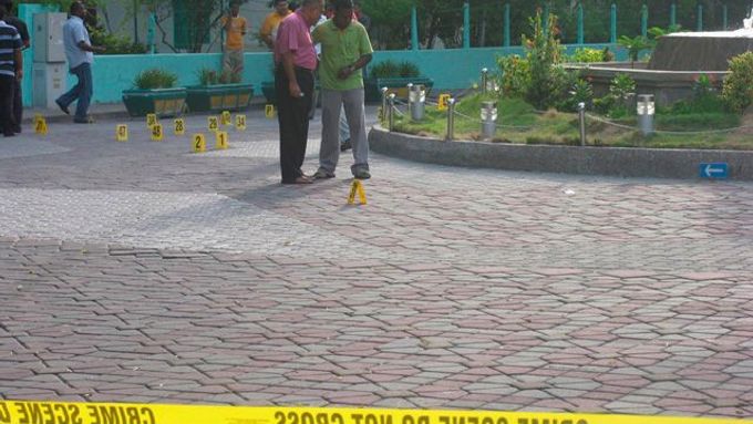 Policie vyšetřuje na místě výbuchu v Malé.