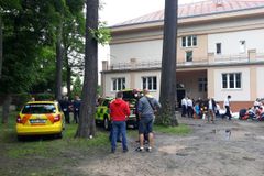 Kolaps dvaceti studentů v Sokolově způsobila zřejmě davová psychóza, tvrdí policisté