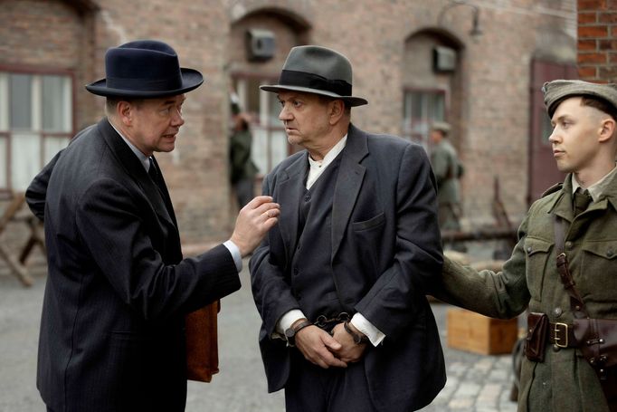 Z historického životopisného filmu Quisling - Poslední dny v režii Erika Poppeho.