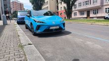 Konec parkování elektromobilů zadarmo. Praha ho chce od září zpoplatnit