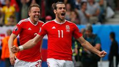 Euro 2016, Slovensko-Wales: Gareth Bale (11) slaví gól na 0:1