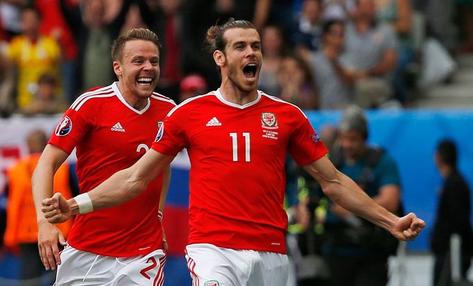 Euro 2016, Slovensko-Wales: Gareth Bale (11) slaví gól na 0:1