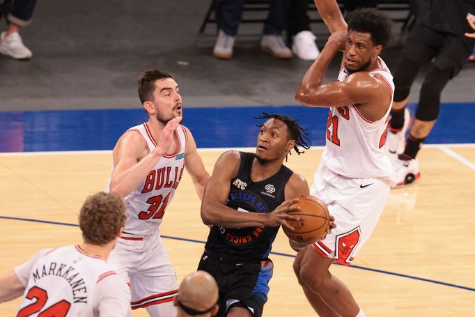 Tomáš Satoranský v zápase s New York Knicks