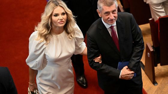 Pellegriniho inaugurace na fotkách. Dorazili Babiš s manželkou i Zeman