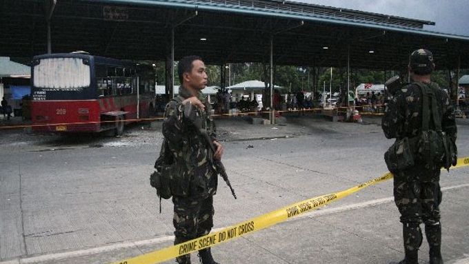 Autobusový terminál v Digosu krátce po výbuchu